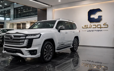 بررسی مشخصات و امکانات تویوتا لندکروز VXR
